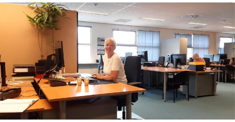 Reden voor een feestje, collega Ilse is vandaag 25 jaar werkzaam bij Eshuis!